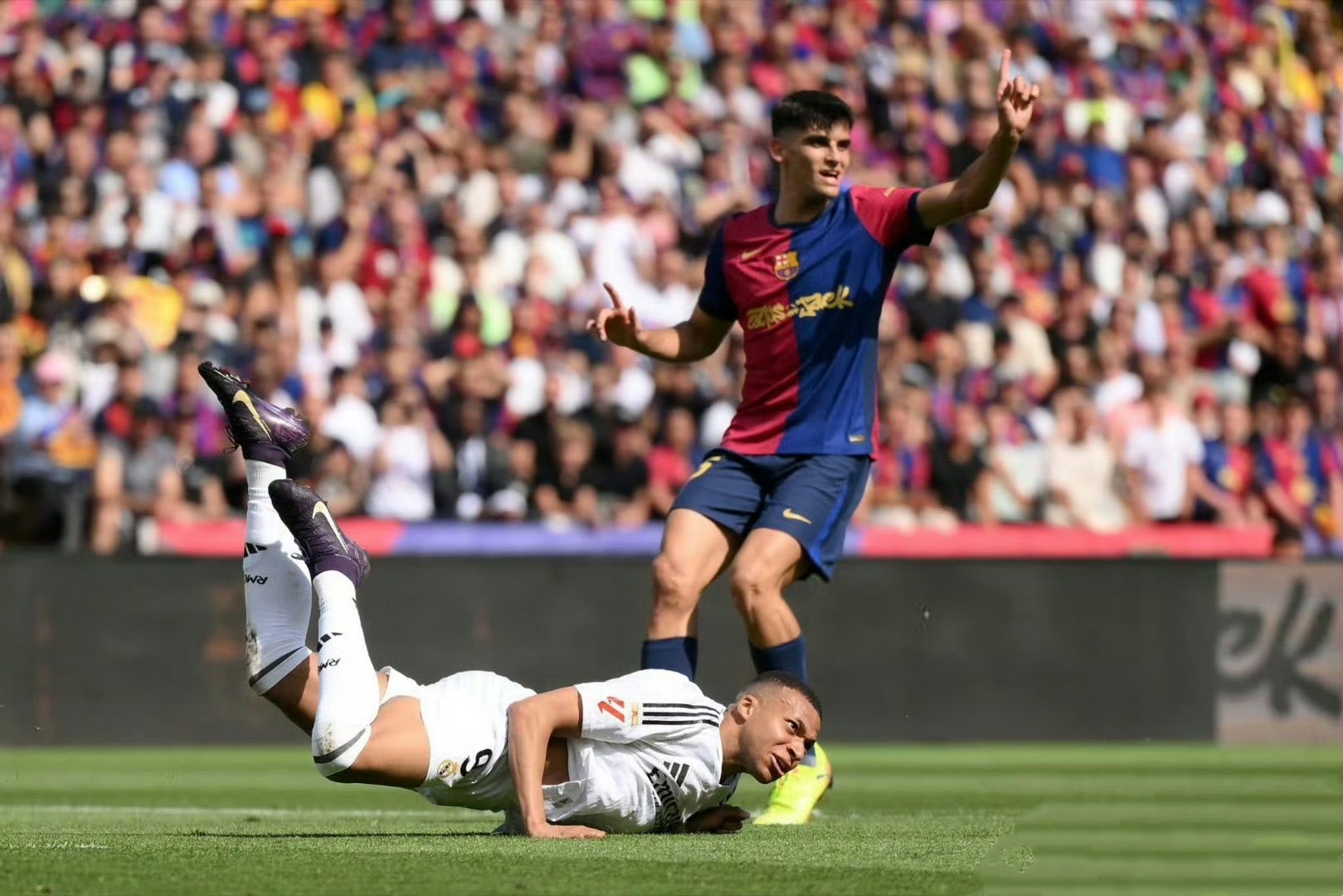 巴萨反复四博市,西甲顶级双中锋连霸 巴萨反复四博市,西甲顶级双中锋连霸