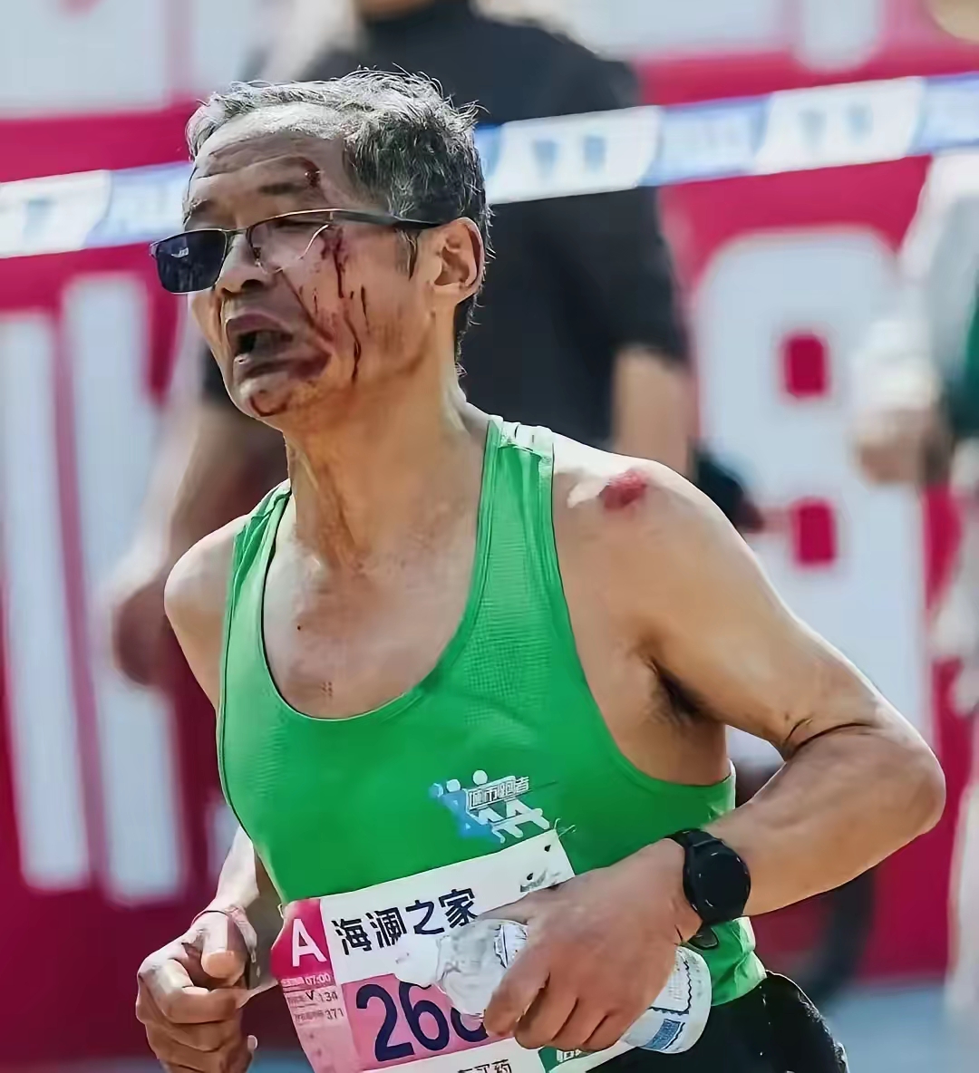 爱游戏APP-千钧一发！运动员突破个人极限创历史的简单介绍