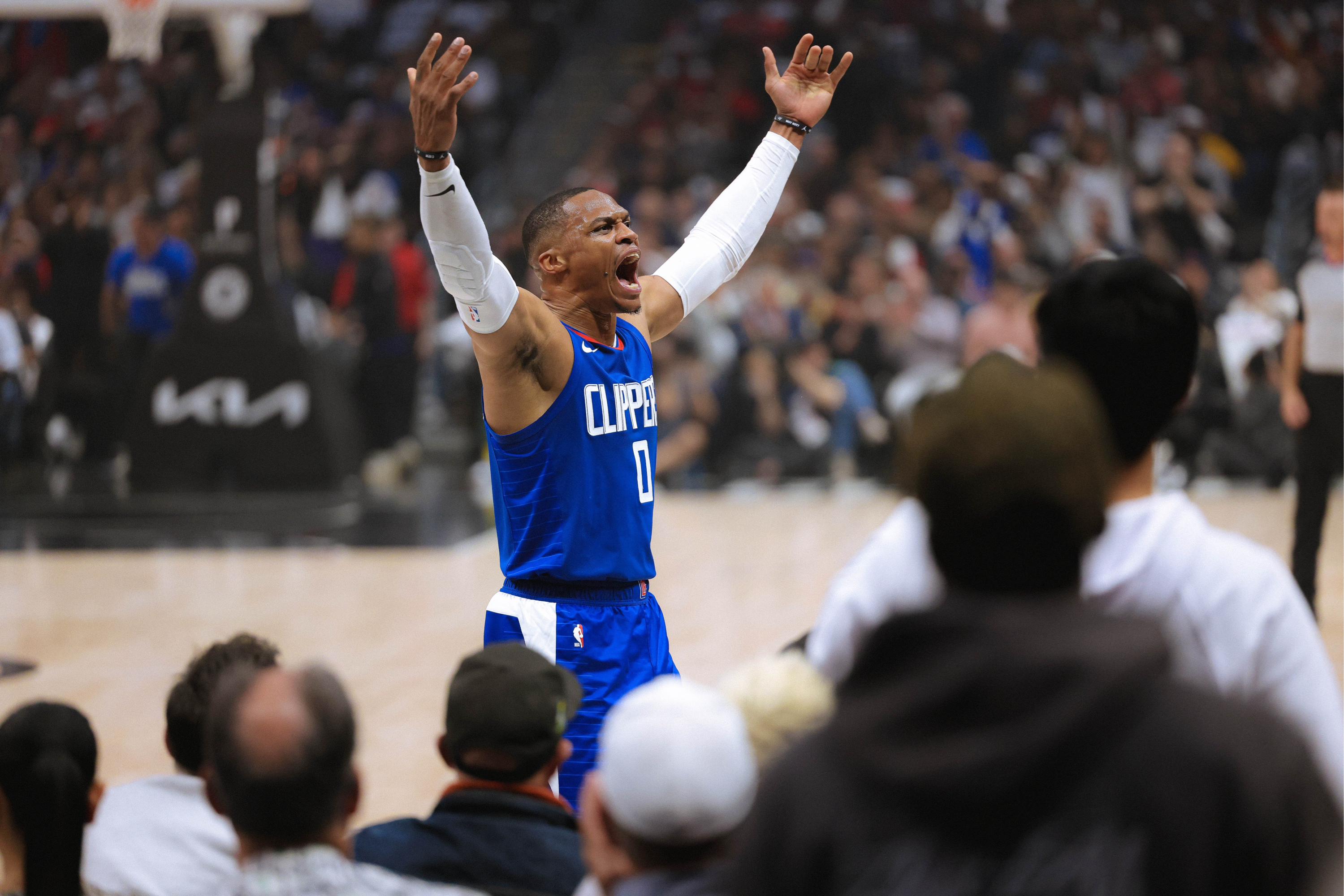 哈登季后赛恶斗猛龙法力惊人的简单介绍