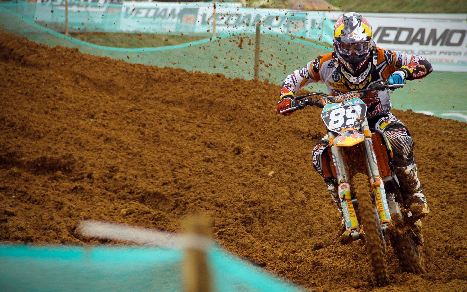 赛道与赛场,武切维奇F1首战称王,广东男篮力克新疆晋级