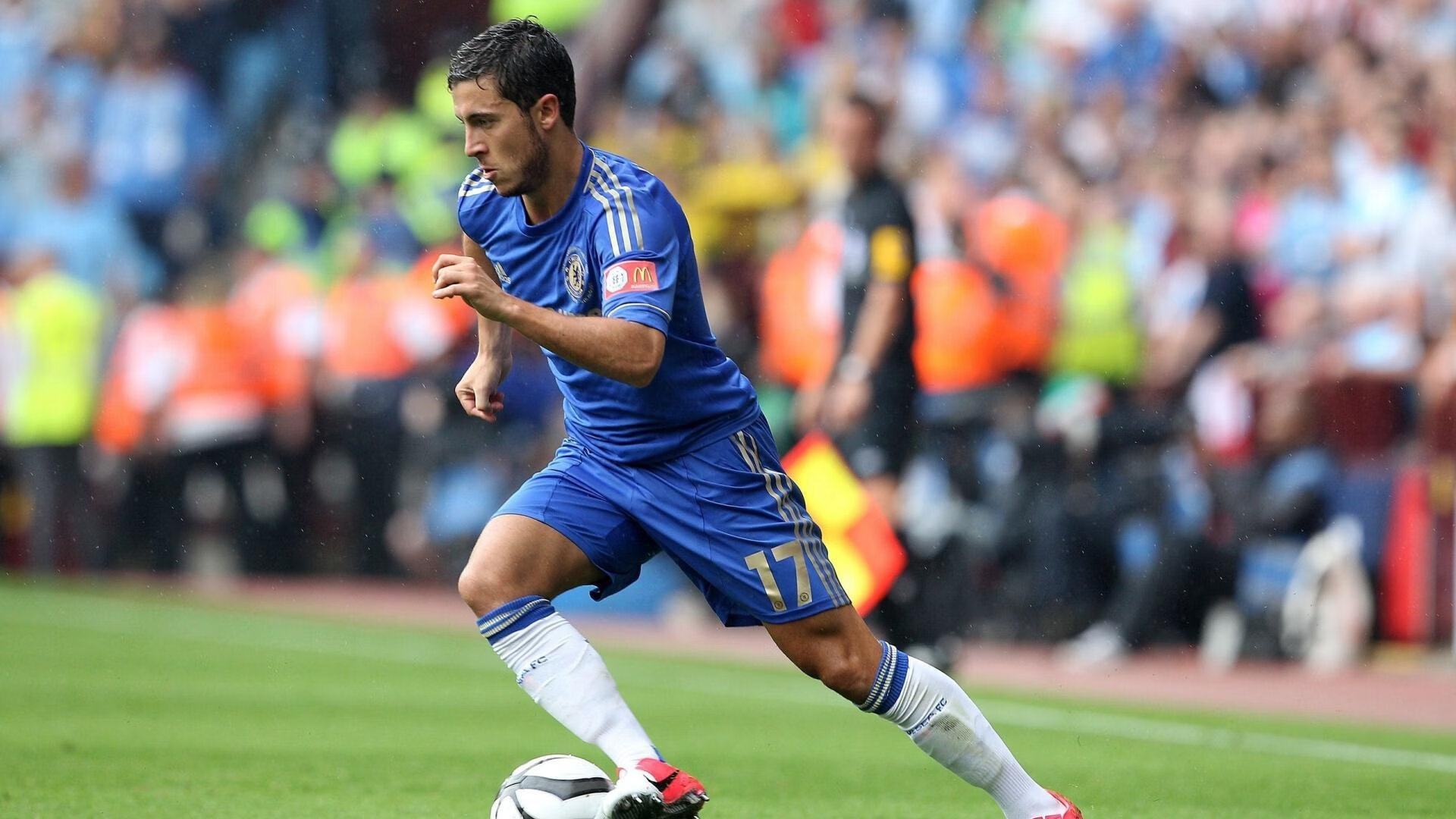 橙色风暴中的定海神针，德里赫特一锤定音，奥地利淘汰塞维利亚背后的战术革命